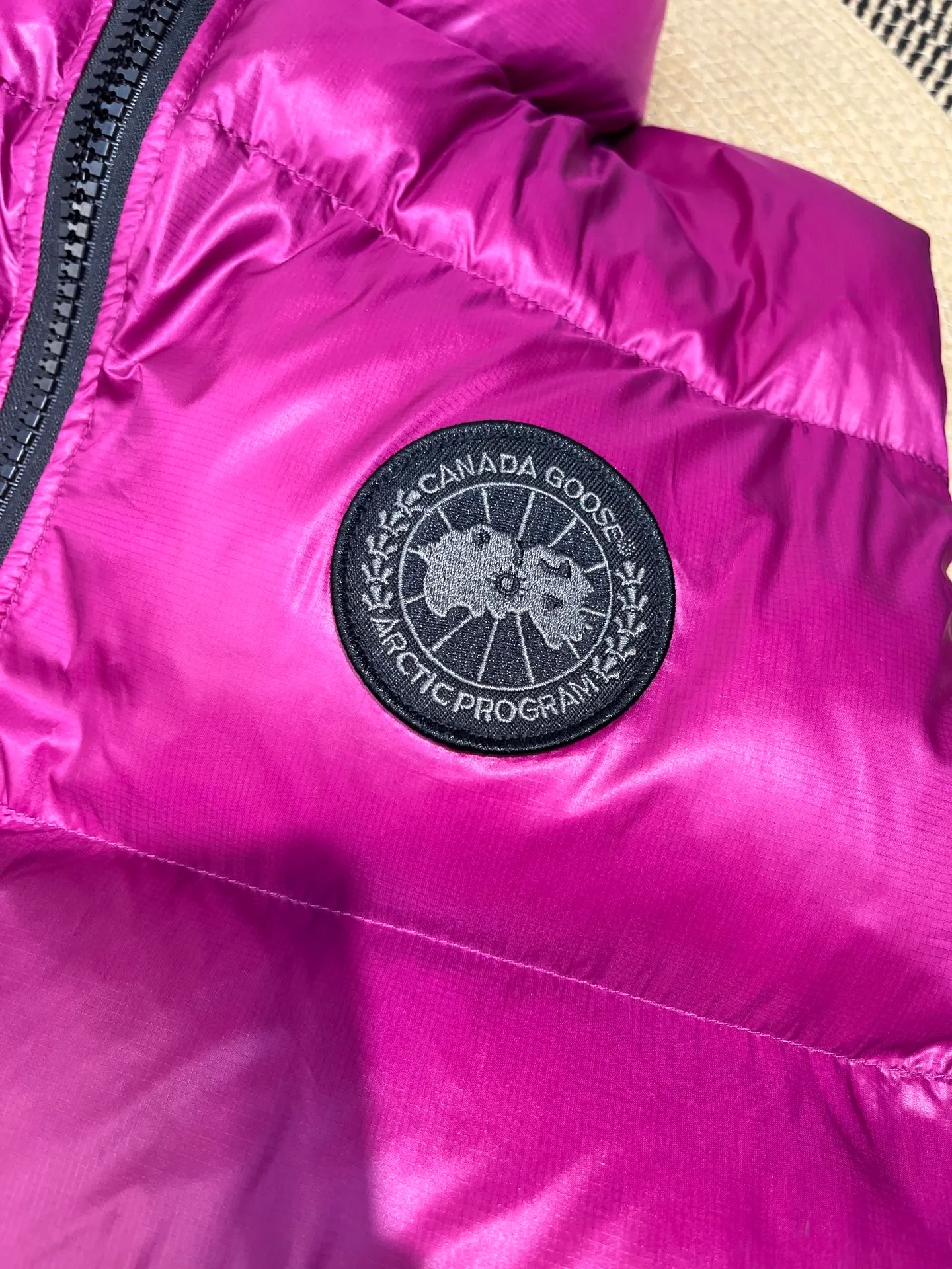 P540 🇨🇦Canada Goose""🇨🇦🌟 Canada Goose Puff Down Vest has always been recognized as the warmest down jacket. Various Instagram celebrities, Internet celebrities, and celebrities often wear it for street photos. I make Canada Goose every year, but I still can't get rid of my love for it. No matter how cold the days are, there is no need to be afraid, because there is! Filled with 90% white duck down, it is the legendary warmest down jacket and is known as a must-have for Arctic outdoor sports! The most popular down jacket in the world, celebrities are rushing to buy it, it is a must-have!  size：xs-xl